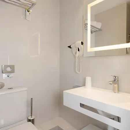 64 Hotell