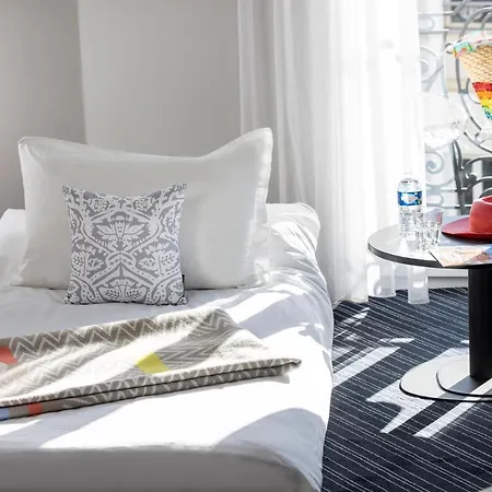 64 Hotel Nicea