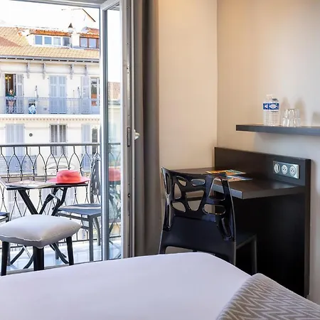 Hotell 64 4*
