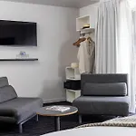 64 Hotel 4*