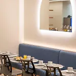 64 Hotel 4*